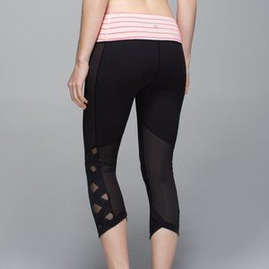 Lululemon Var-City Crop Black / Quiet Stripe Butter Pink Electric Coral size 4
